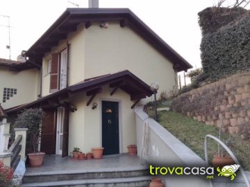 casa indipendente in vendita ad Asti in zona Castiglione