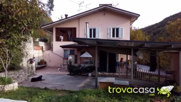 casa indipendente in vendita ad Ascoli Piceno in zona Colonnata